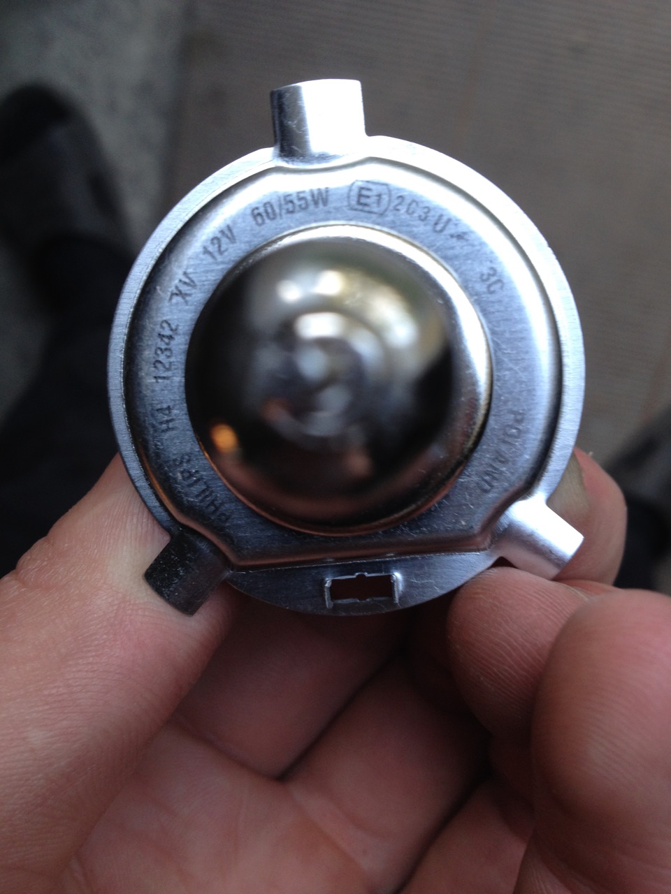 Установка ламп PHILIPS H4 60\65 W 3