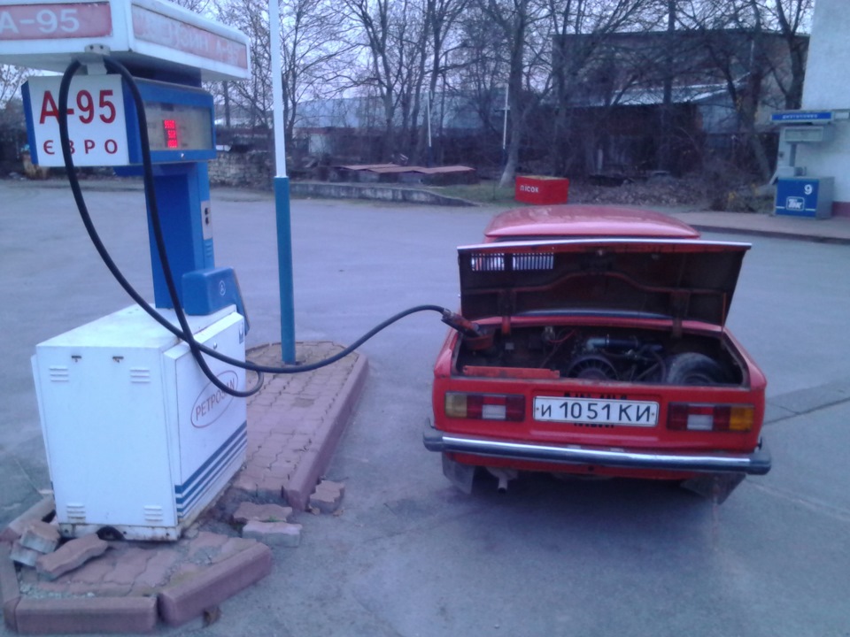 Звірюка снідає))) 1