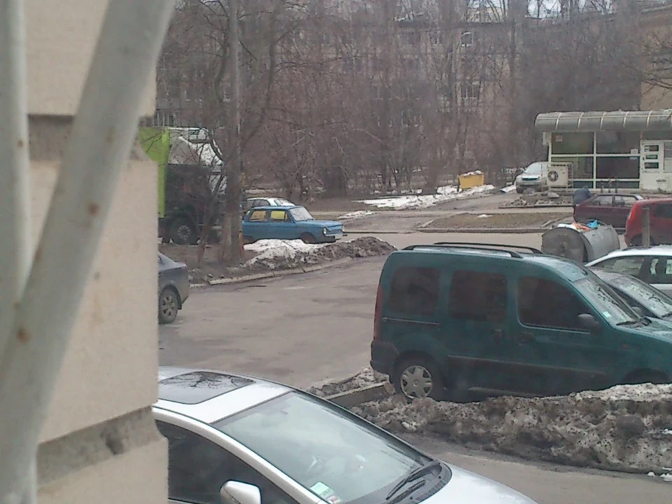 все, нарешті перегнав його до свого будинку)