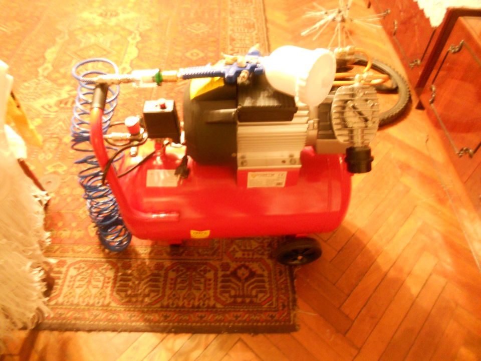 купив я собі компрессор і пульвік для фарбування машини 1