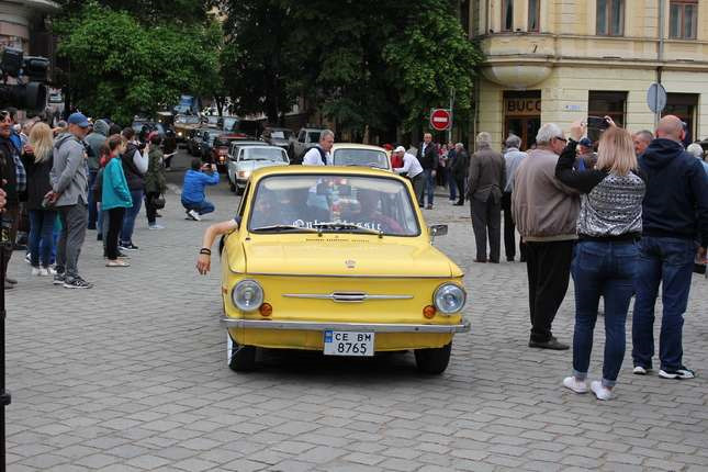 допоможіть як зробити аварійку на вухому 1