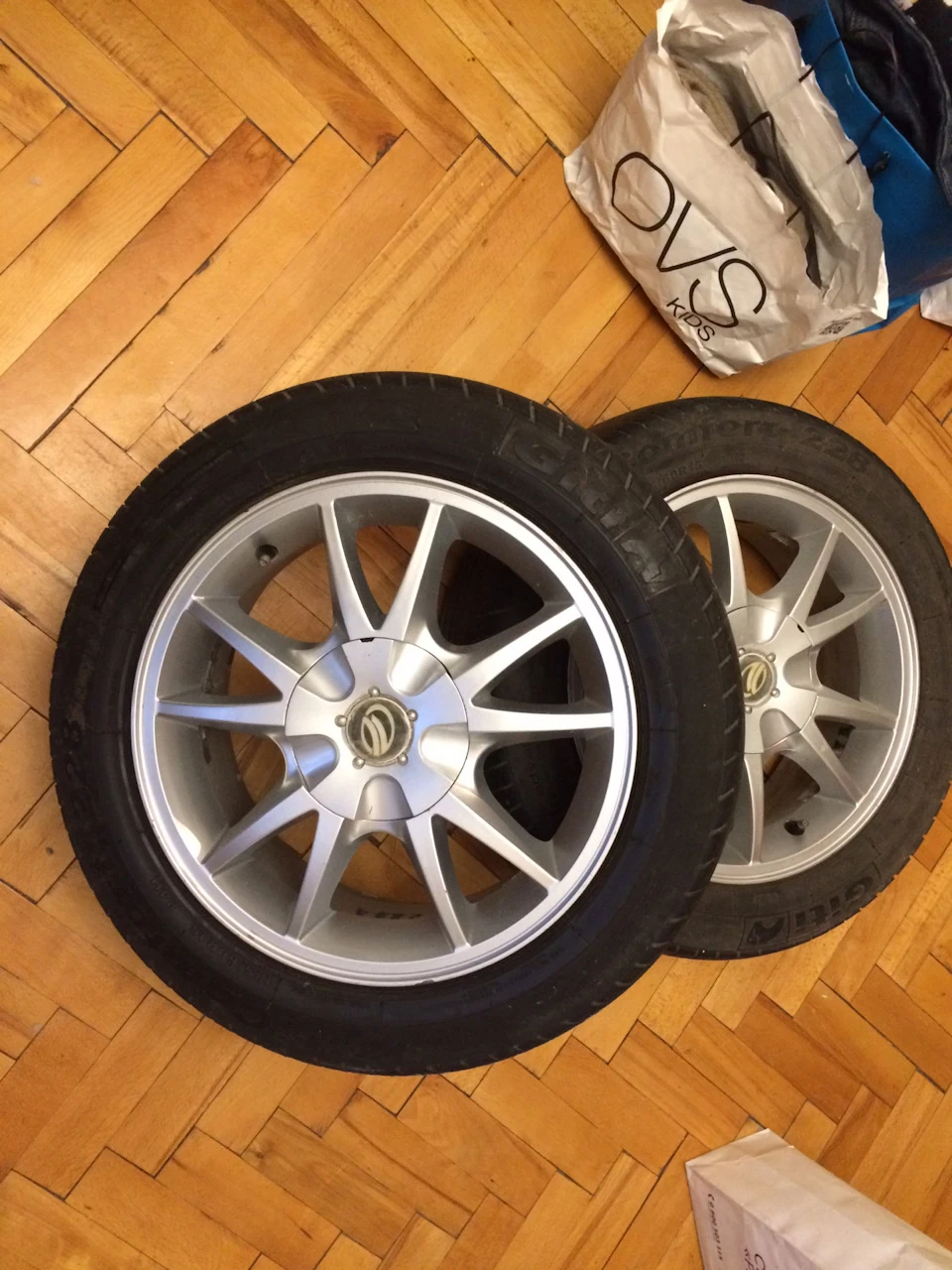 Авто продано. Залишилися ніштячки:)