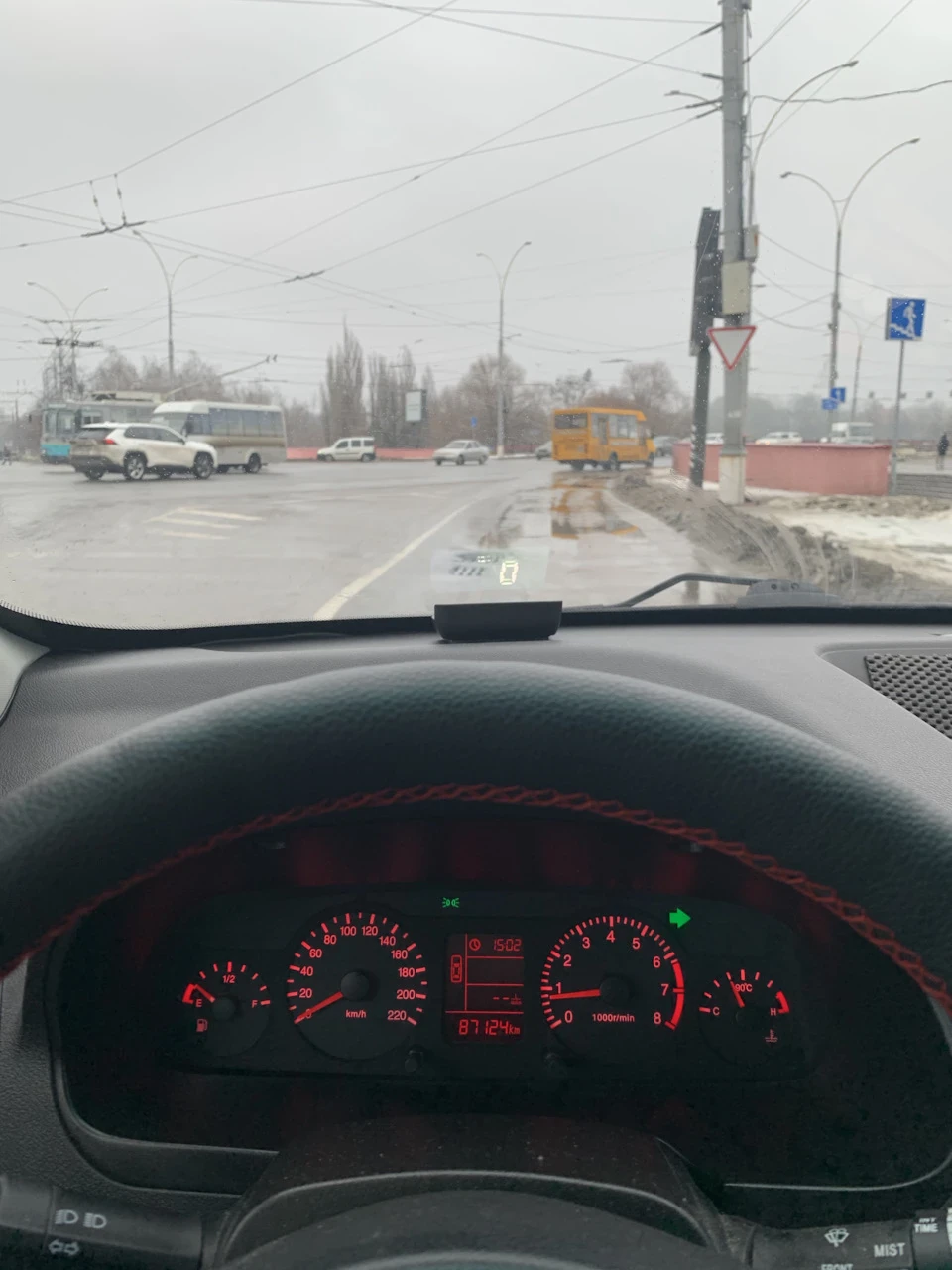 Індикатор швидкості на лобовому склі