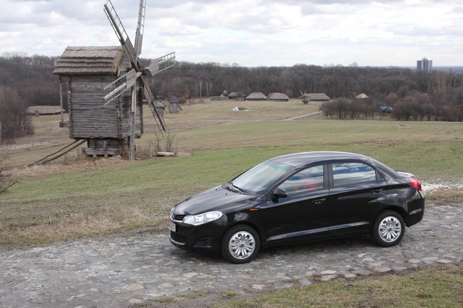 ЗАЗ Forza названо автомобілем року в Україні 2012 у номінації… 1
