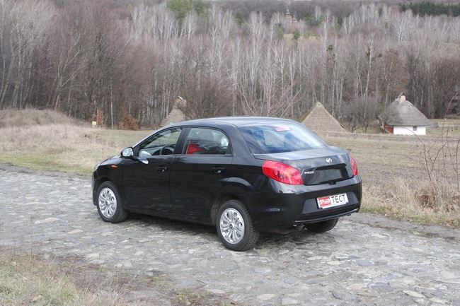ЗАЗ Forza названо автомобілем року в Україні 2012 у номінації… 3