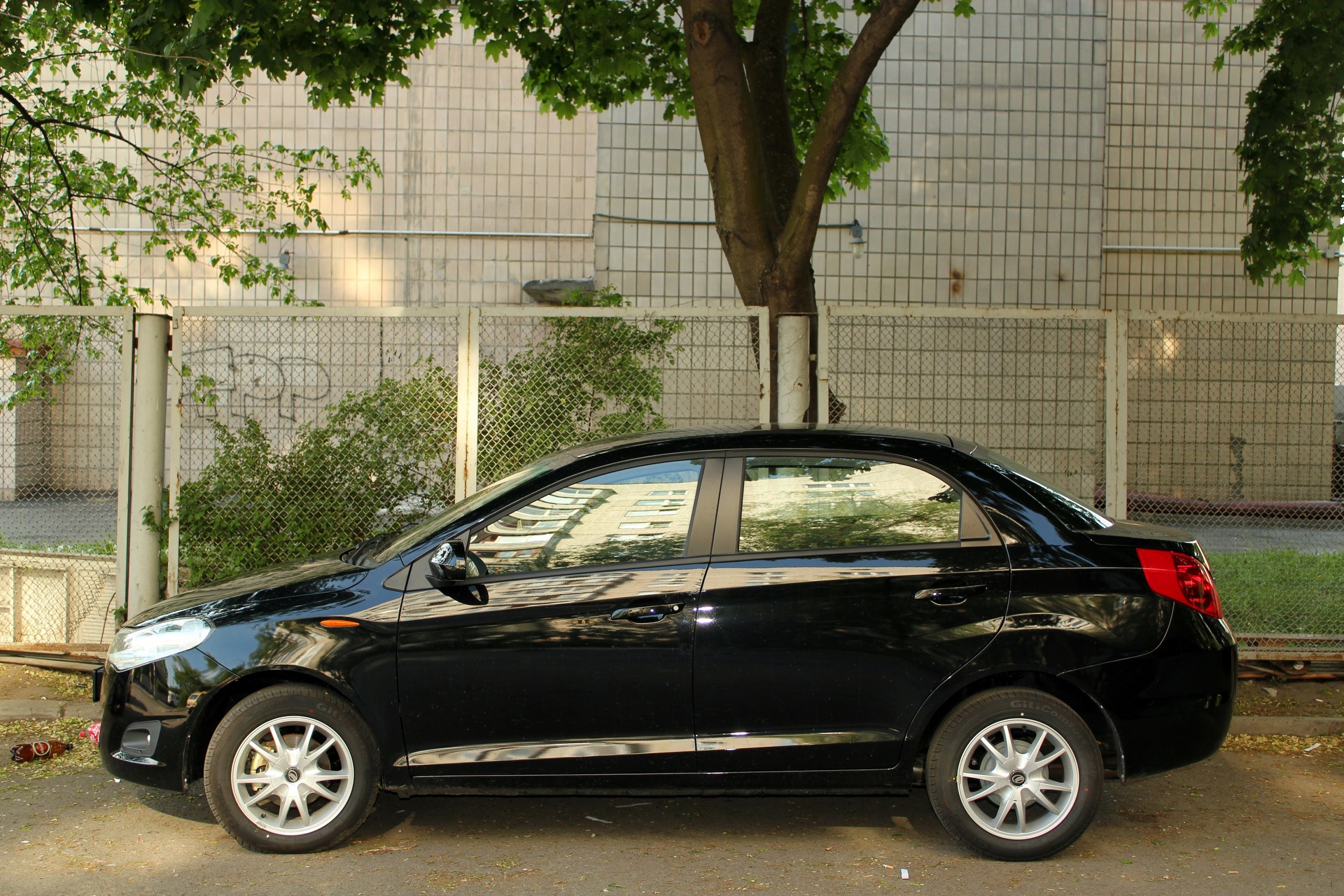 Автомобіль у профіль 2