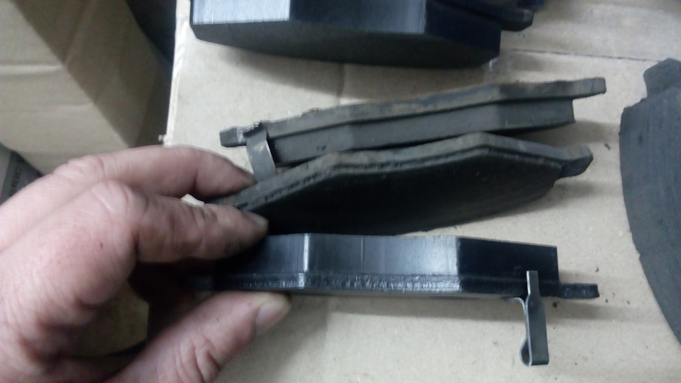 Заміна передніх колодок на Зазику 3