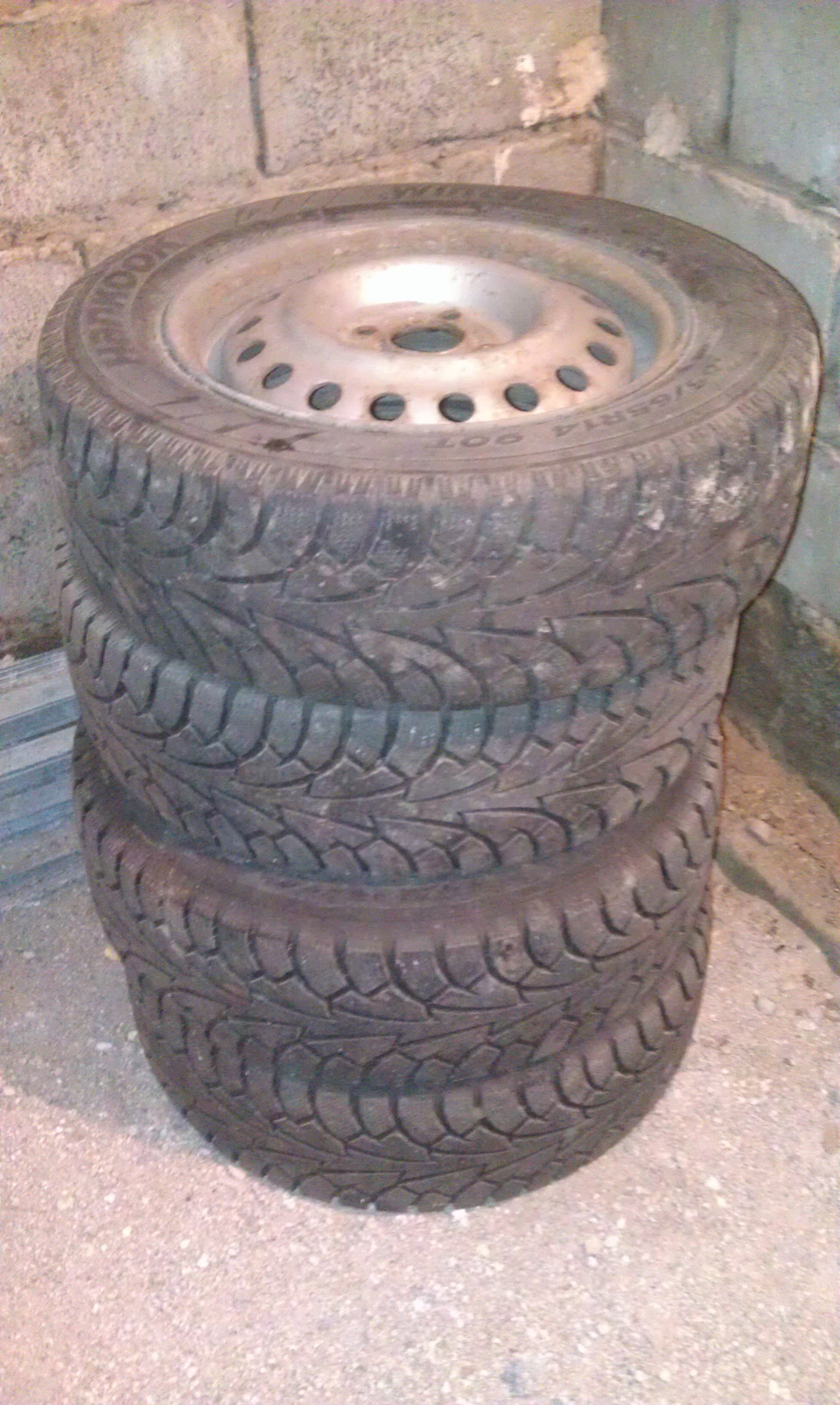 Продам зимову гуму HANKOOK Winter 1