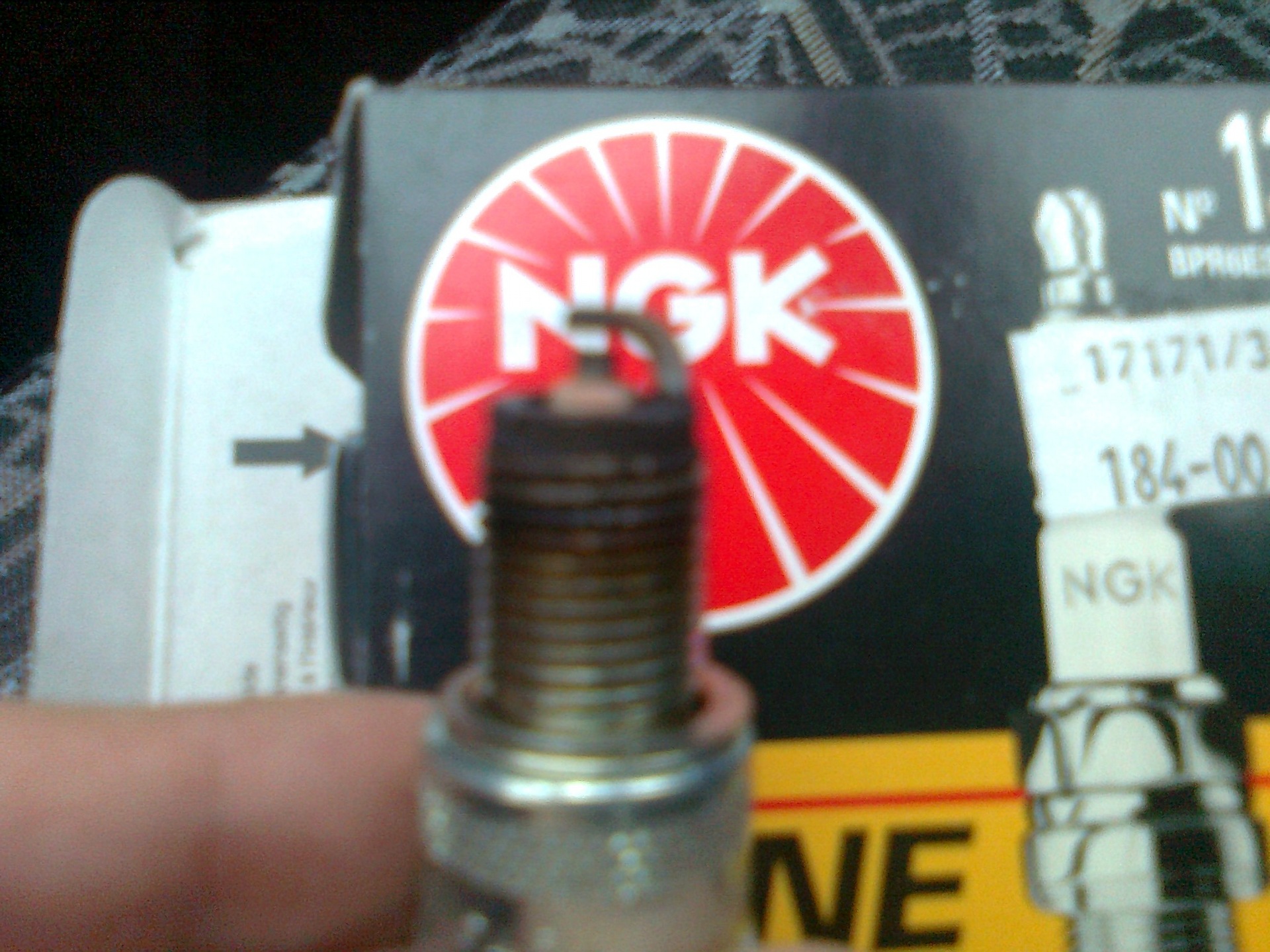 Замінив свічки на NGK 3
