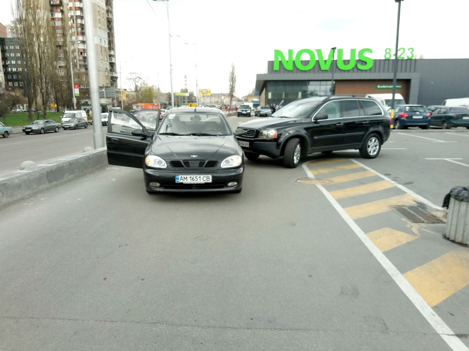 ДТП на парковці 1