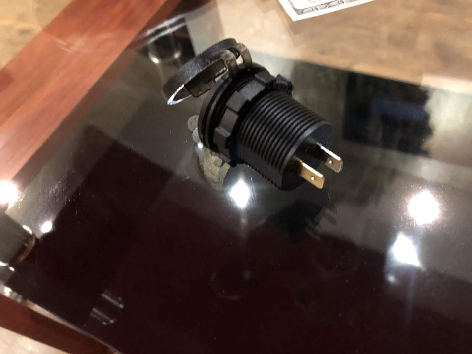 USB розетка в Lanos 3