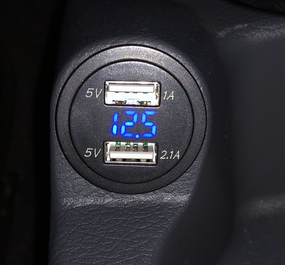 Викинув прикурювач і встановив розетку USB. 1