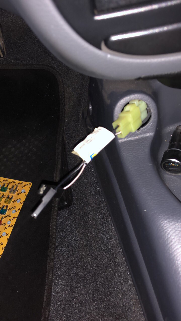 Викинув прикурювач і встановив розетку USB. 2