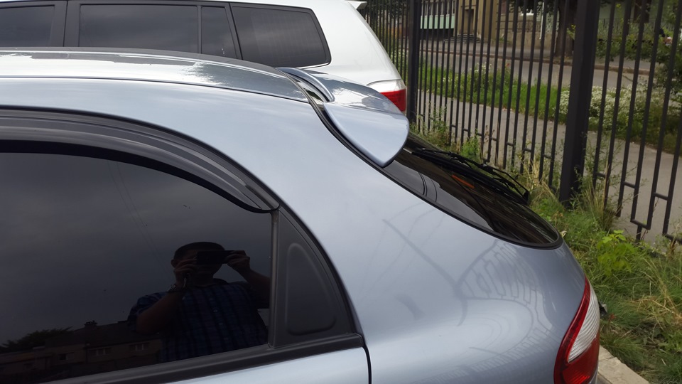 Приклеїв спойлер 1
