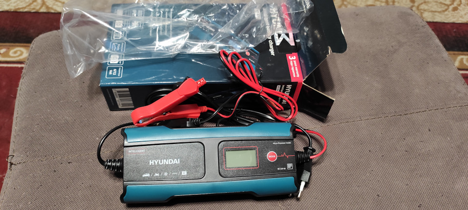 Зарядний пристрій Hyundai HY 410 4
