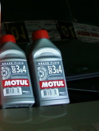 Тормозна рідина тепер те ж Motul 1