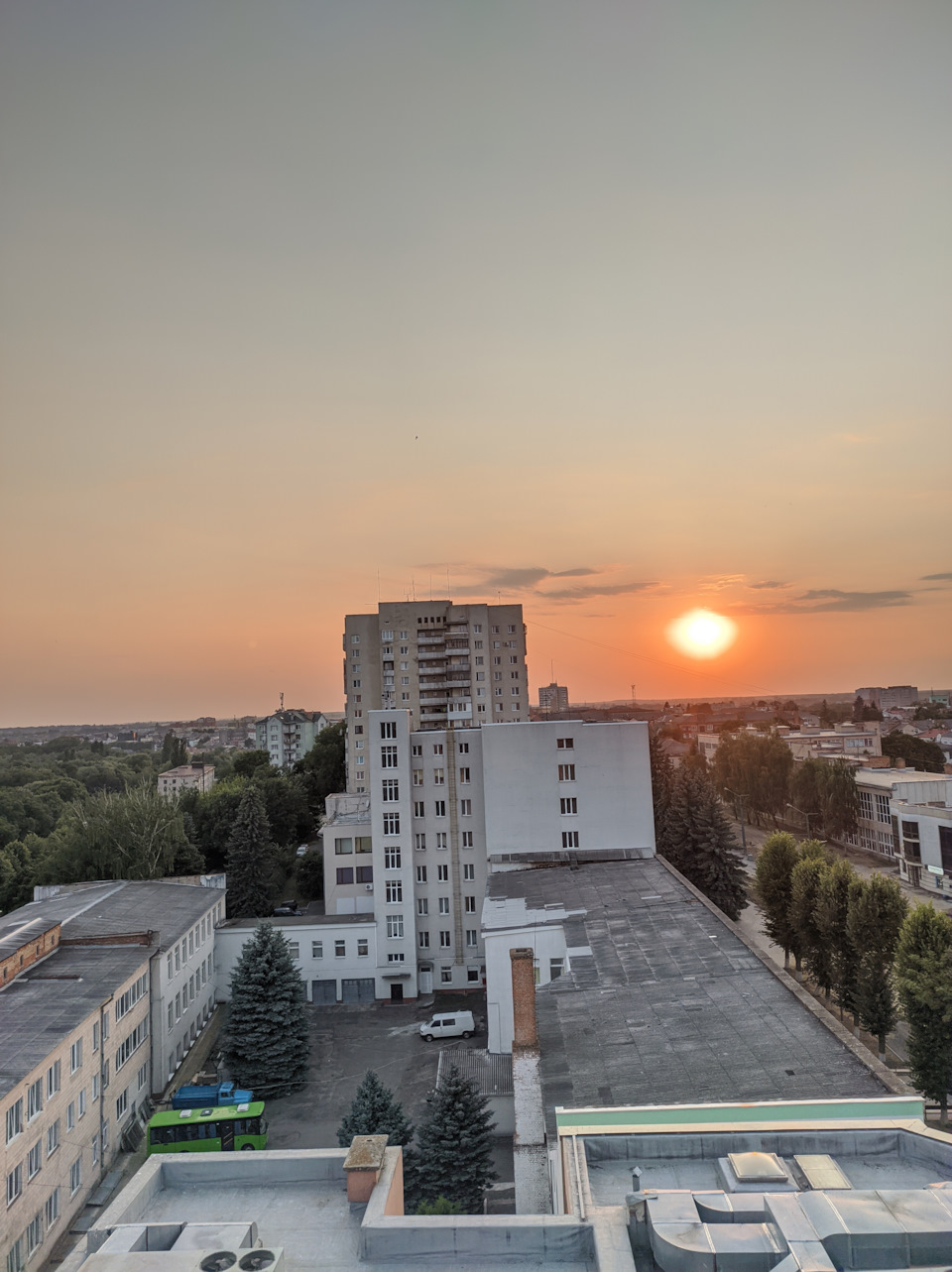 Непланова заміна гуми Laufenn 4