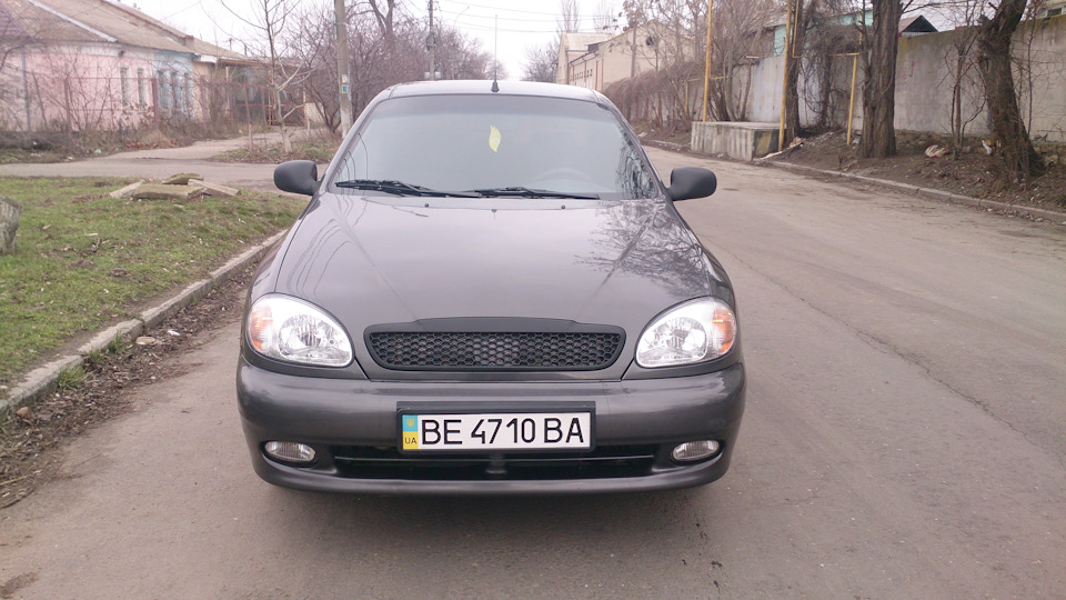 Рішітка радіатора.Рамки номера.Білі повторювачі.Шильд GM. 2