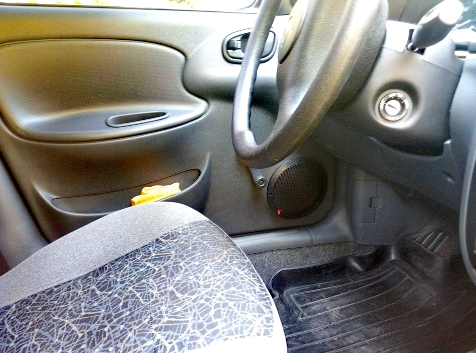 Rockford Fosgate Prime, замість штатної акустики 4