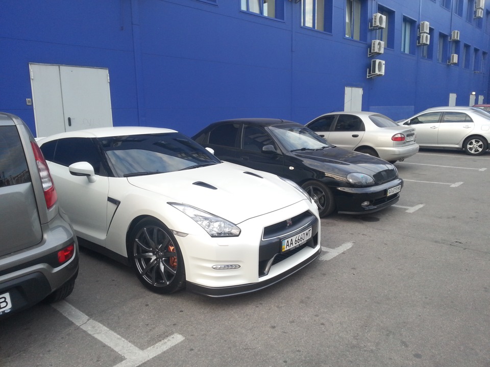 Я і Nissan GTR 4