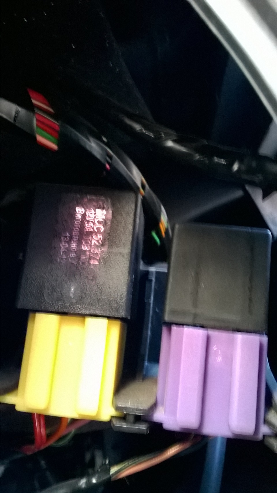 Заміна реле поворотів 3