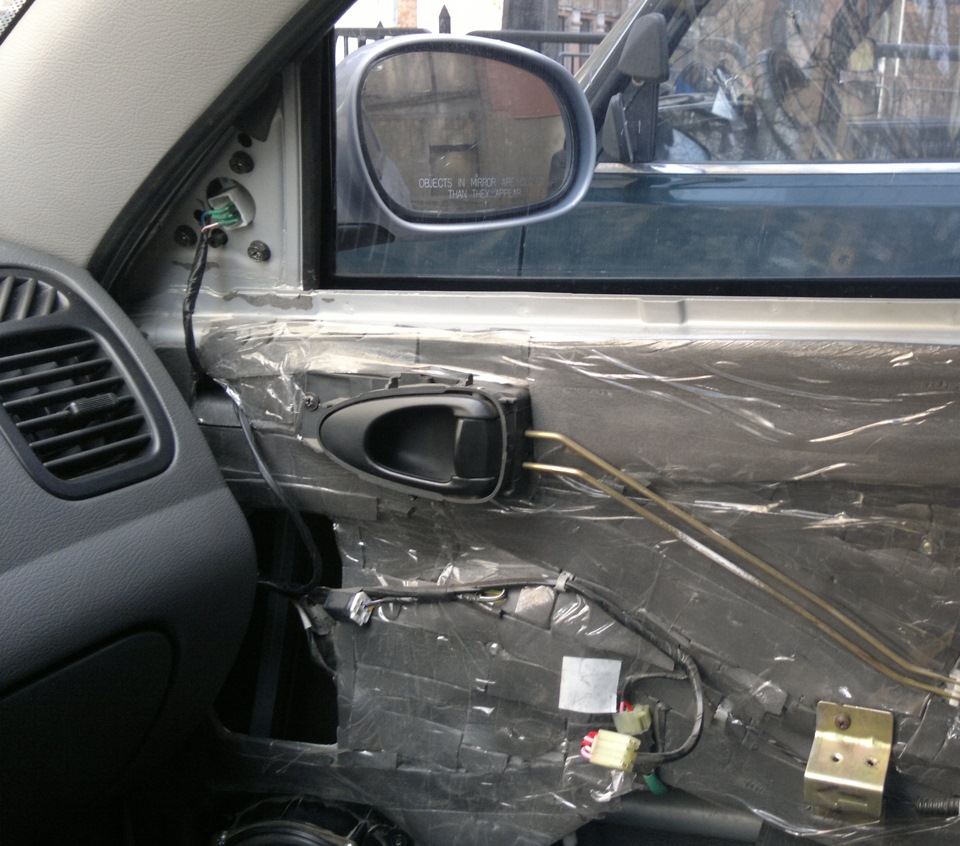 Сьогодні поїхав до електрика підключати електродзеркало. 2