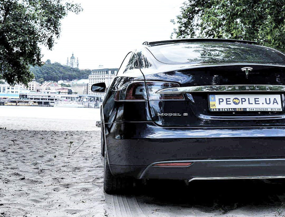 Tesla model s 85 1