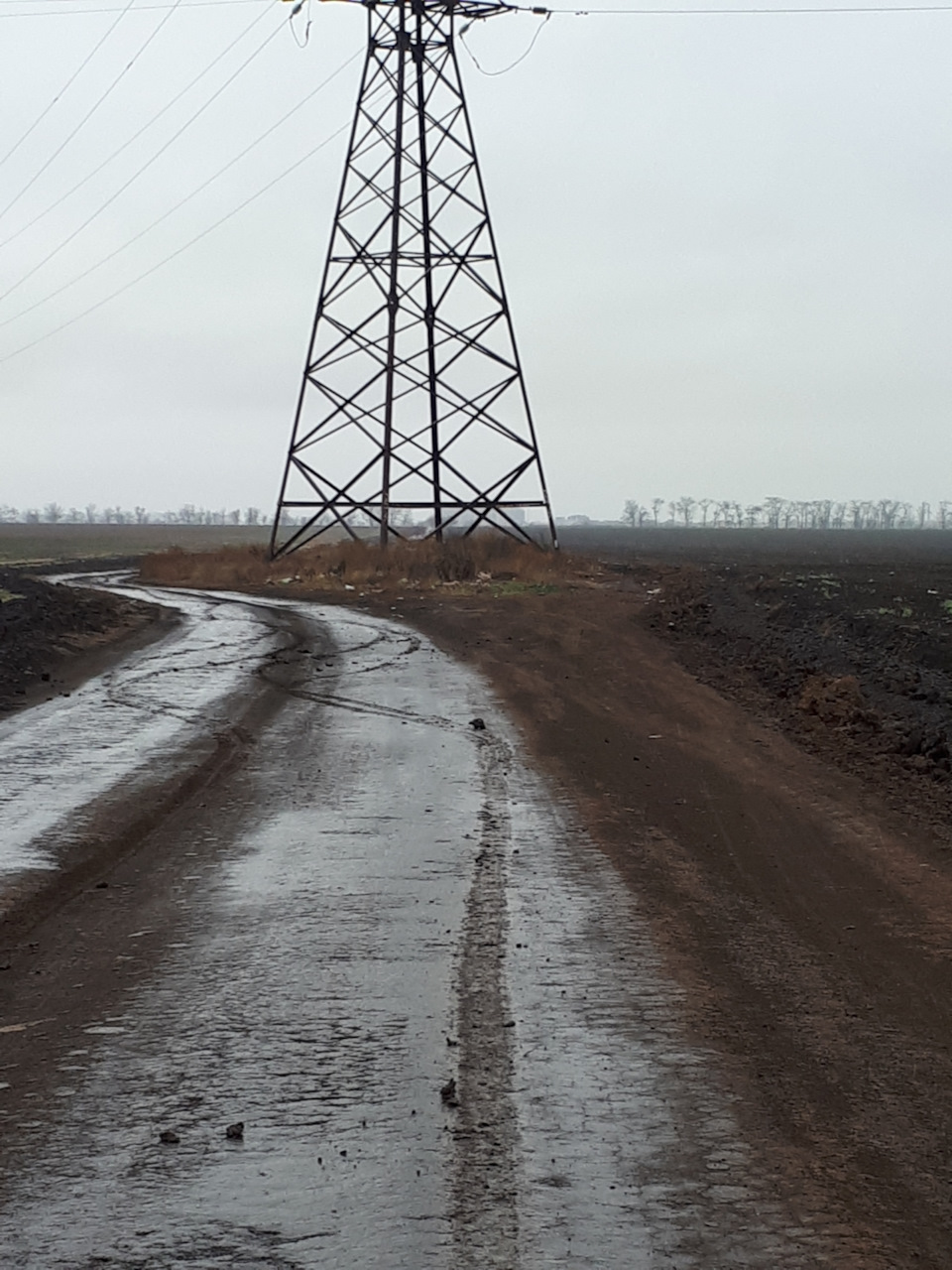 Прогулянка ґрунтовкою під дощем 1