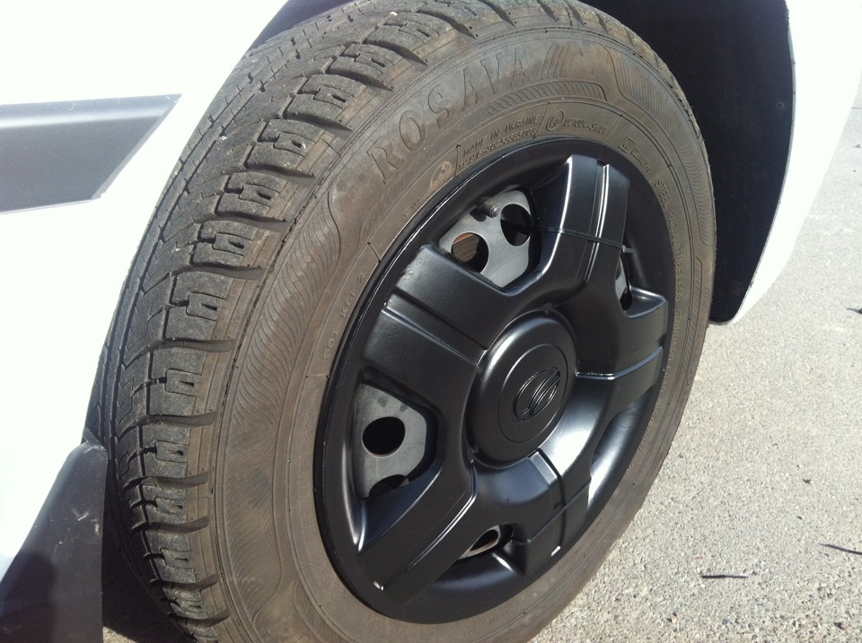 Пофарбував ковпаки, начорнив гуму гліцерином і колгосп-стайл вдався. 5