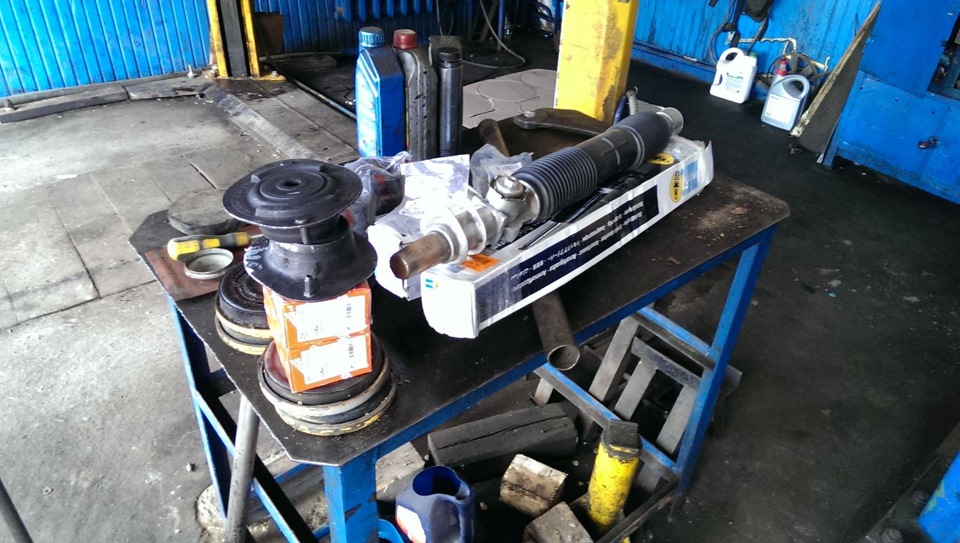 Передні амортизатори Bilstein B4, опори Нубіра і т.д. 3