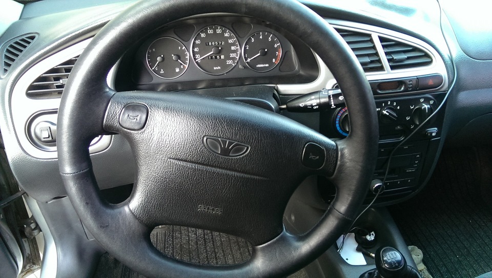 Встановив панель та кермо з AirBag, перетягнув кермо та чохол ручки кпп у шкіру. 3