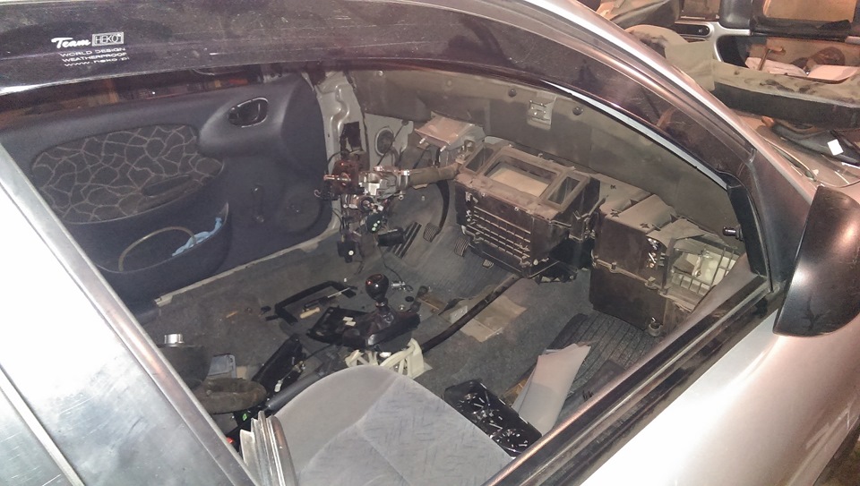 Встановив панель та кермо з AirBag, перетягнув кермо та чохол ручки кпп у шкіру. 1