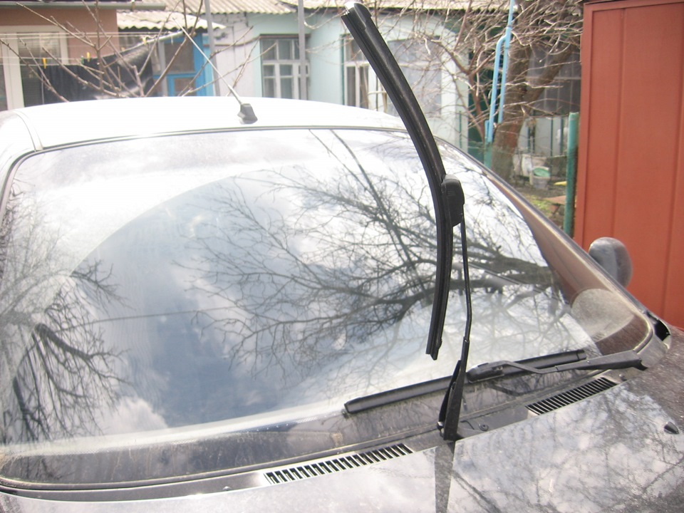 Бескаркасні двірники 3