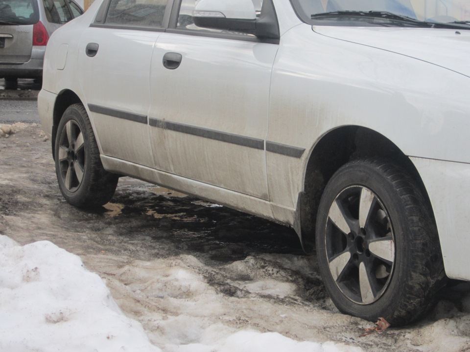 Купив легко сплавні диски R14 з гумою. 5