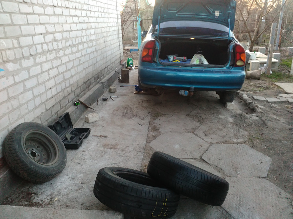 Заміна герметика піддону, і не відомий патрубок. 3