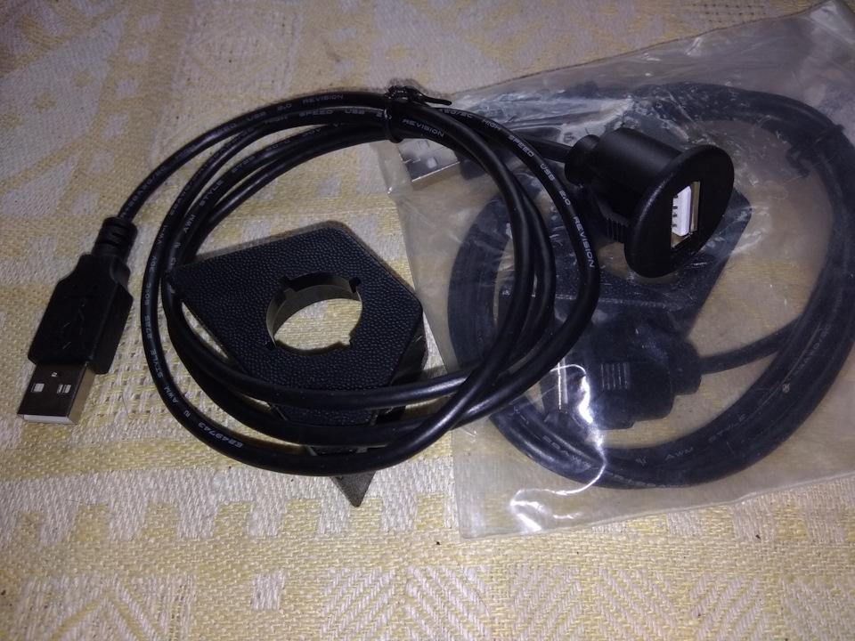 USB роз'єм для зарядки гаджетів 1