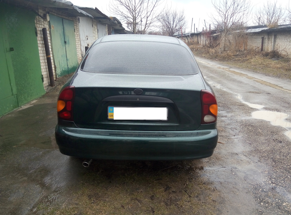 Грати та значки в чорний мат 2