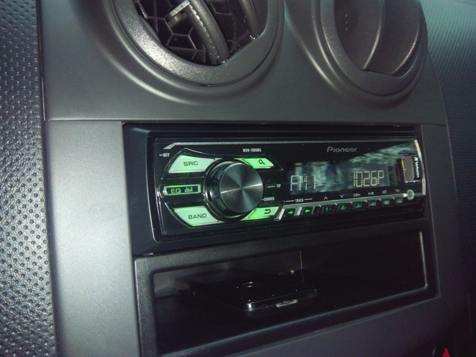 Pioneer MVH-150UBG 1