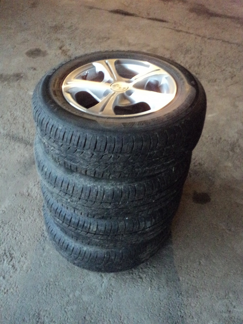 Продам диски Wolf Apollon 519 S R13 4x98 ET35 + гума Minerva 175/70 R13 82T 2