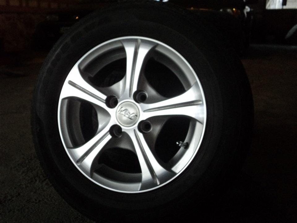 Продам диски Wolf Apollon 519 S R13 4x98 ET35 + гума Minerva 175/70 R13 82T 3